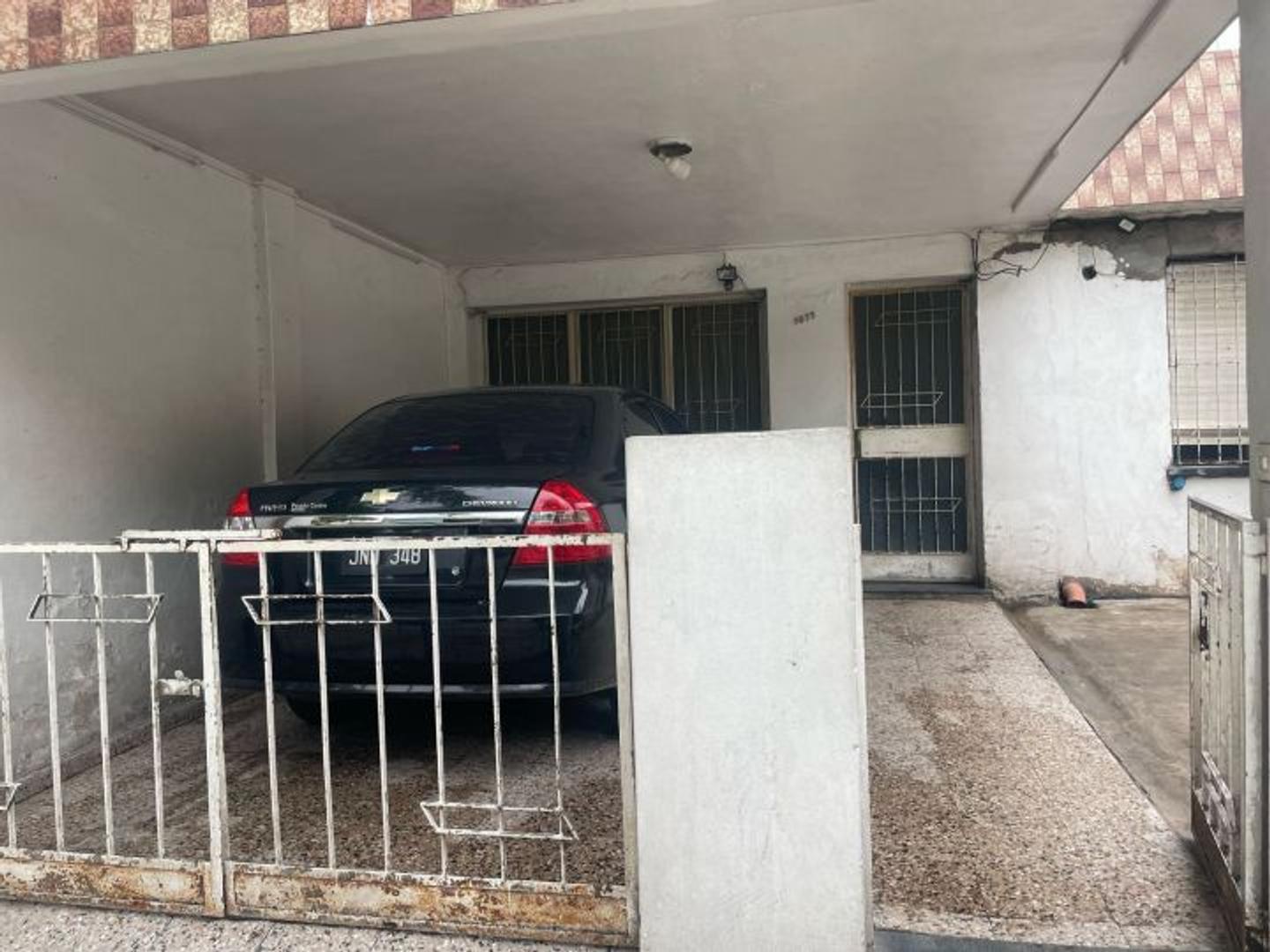 Casa 6 ambientes con 1 baño