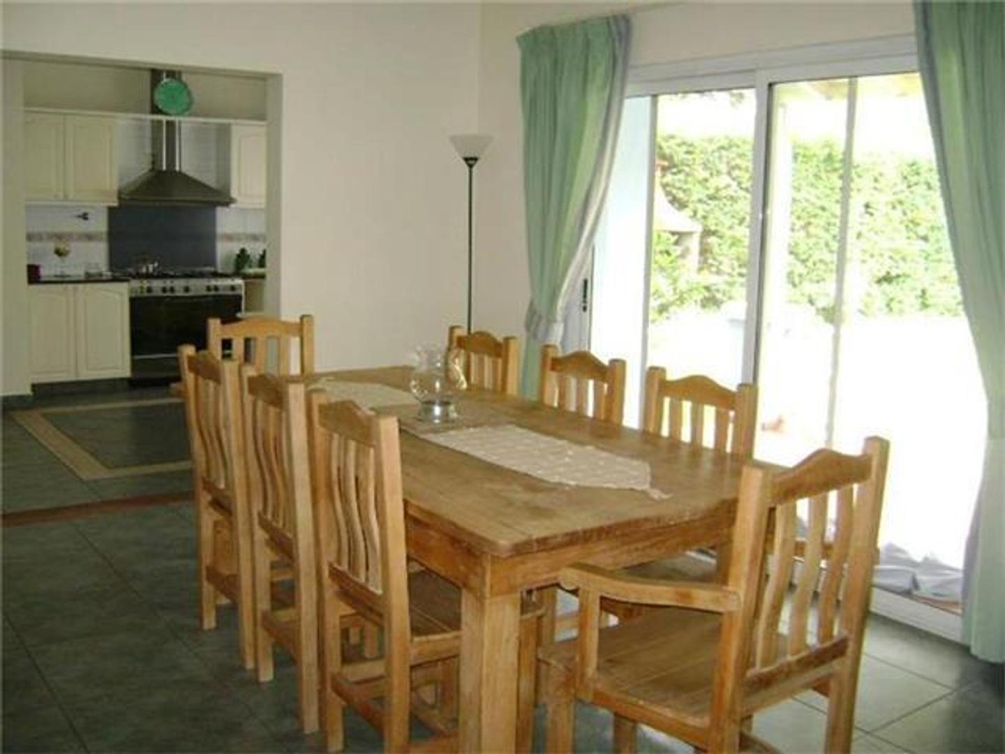 Casa 5 ambientes con 3 baños