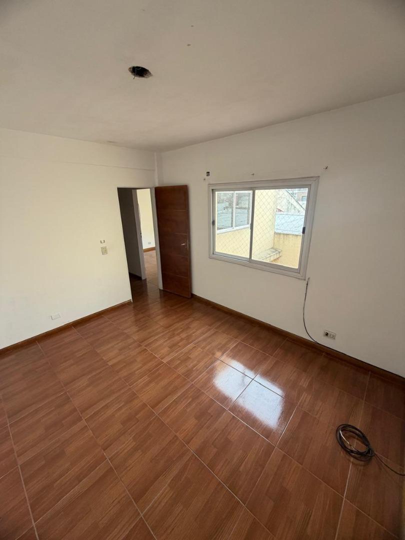 Unanue 6100, Piso 1