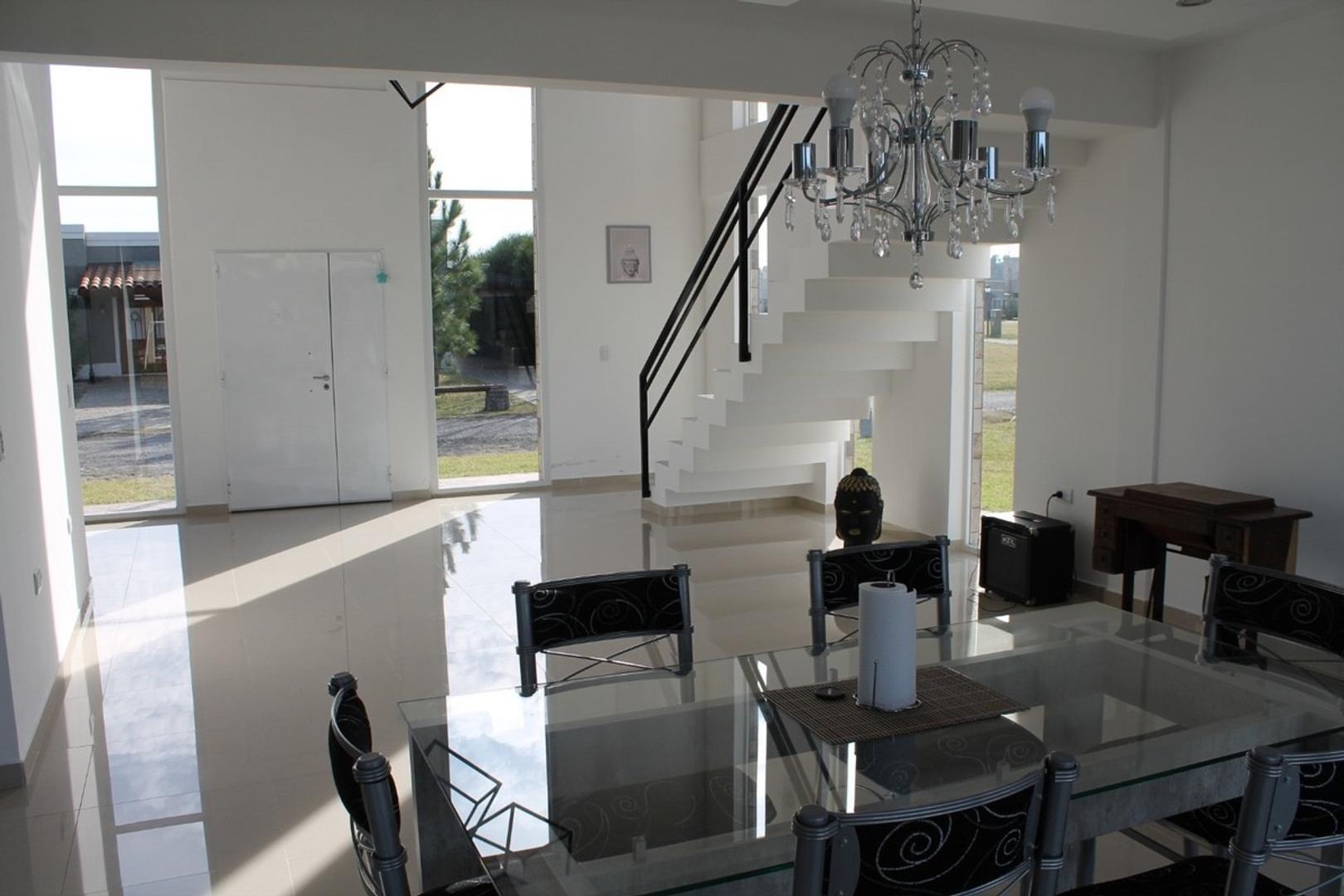 Casa 3 ambientes con 3 baños