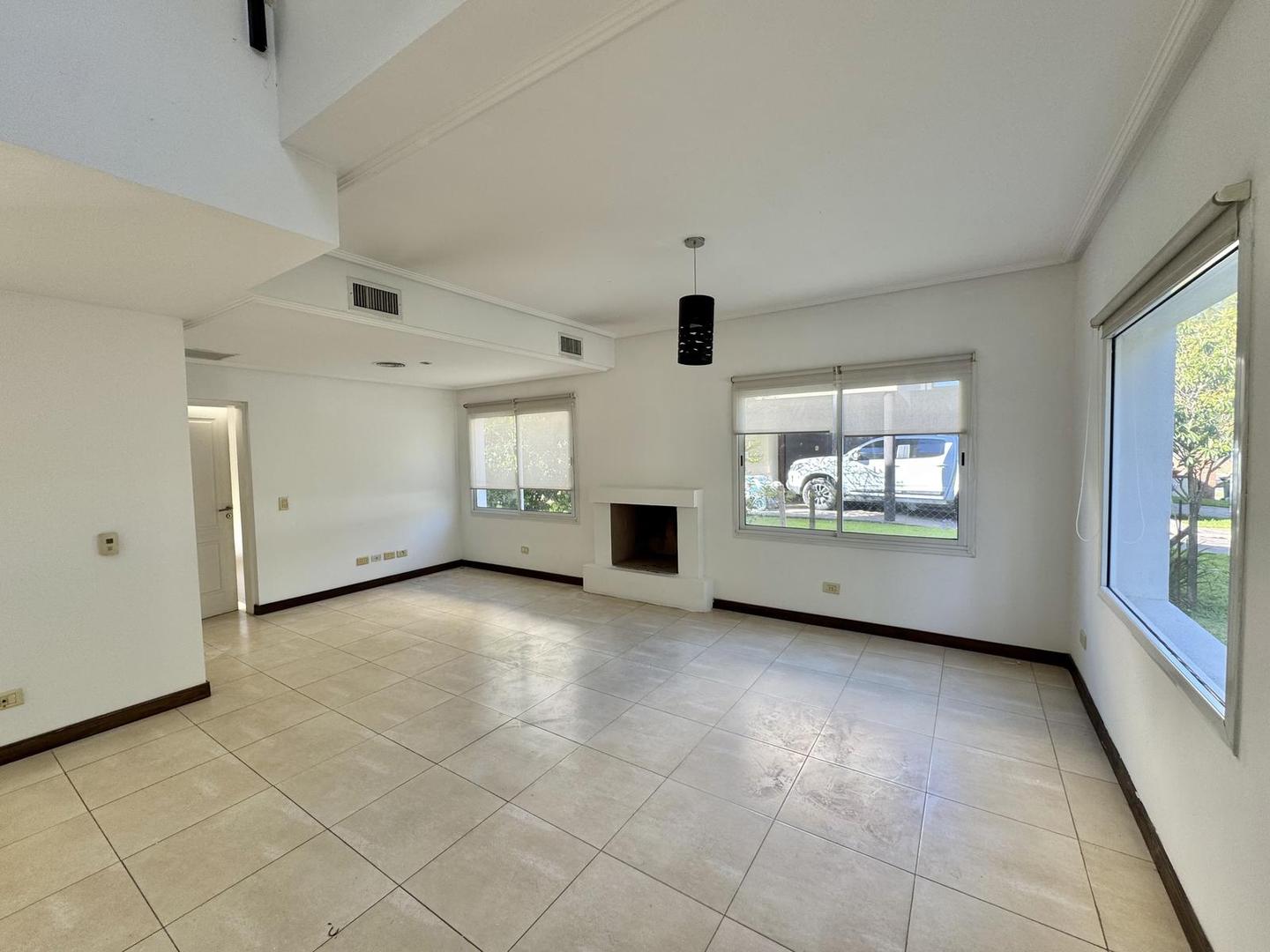 Casa 5 ambientes con 3 baños