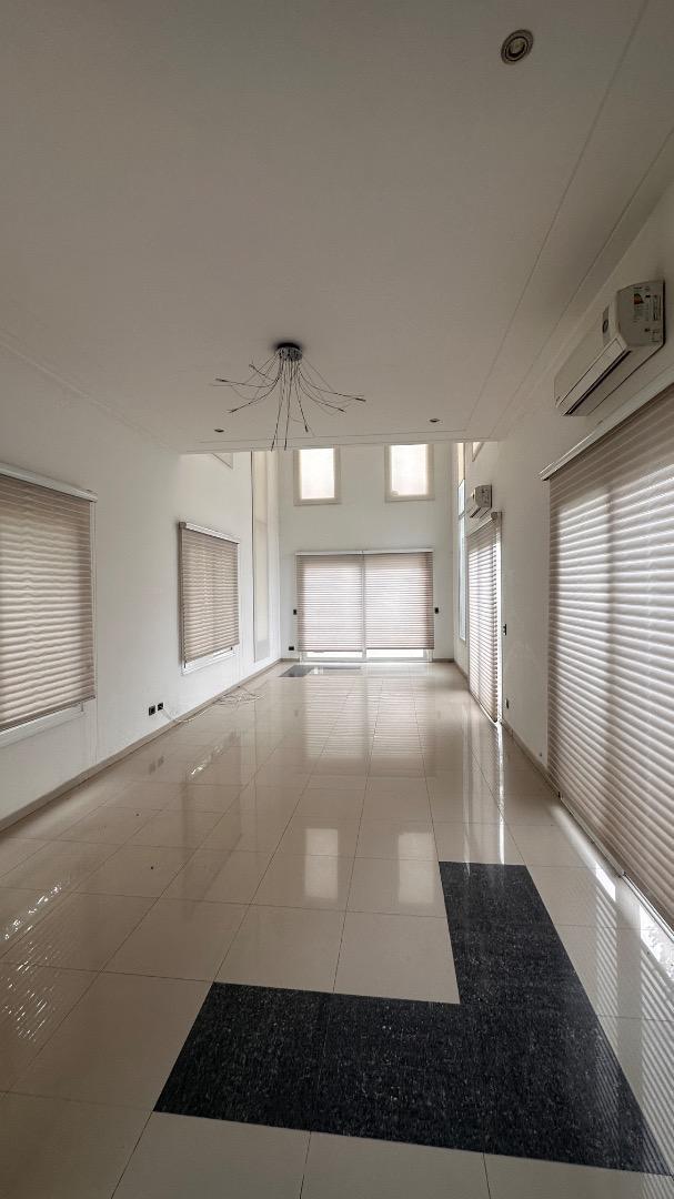 Casa en Venta con 5 cocheras