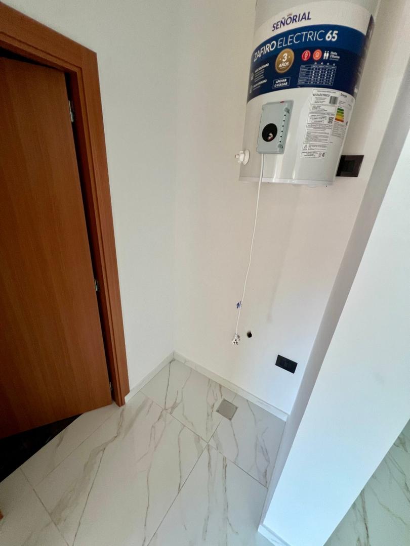 DEPARTAMENTOS 2 AMB - 1º, 2º Y 3º PISO - CON BALCON - ENTREGA INMEDIATA