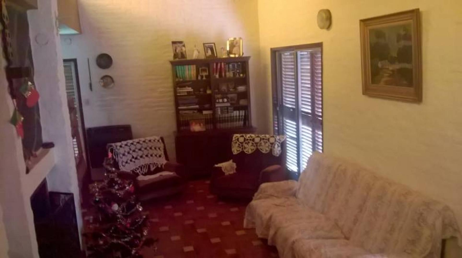 Casa 3 ambientes con 2 baños