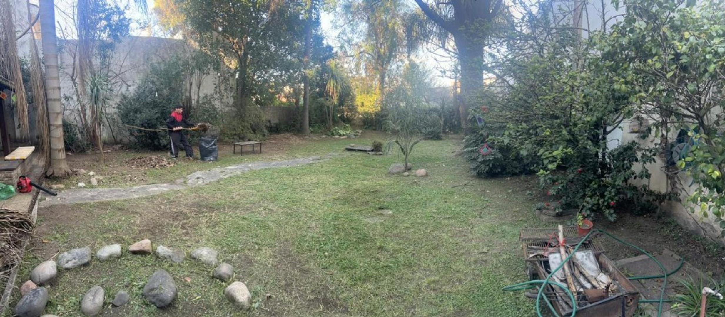 CASA SOBRE UN LOTE DE 15 X37 Y DESARROLLADA EN 2 PLANTAS