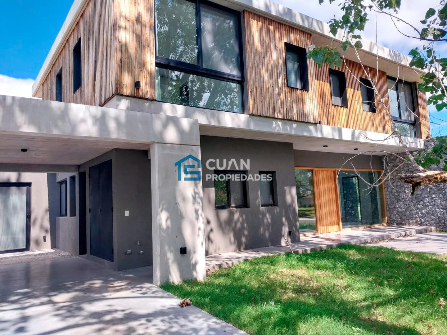 Casa 6 ambientes con 4 baños