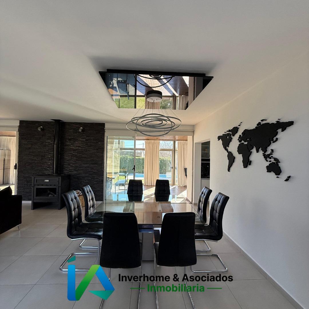 Casa en Venta con 4 cocheras