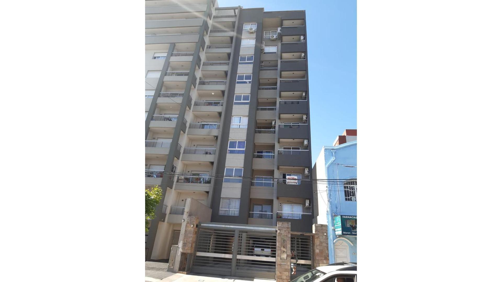 Departamento de 3 ambientes c/coch - Venta Moron