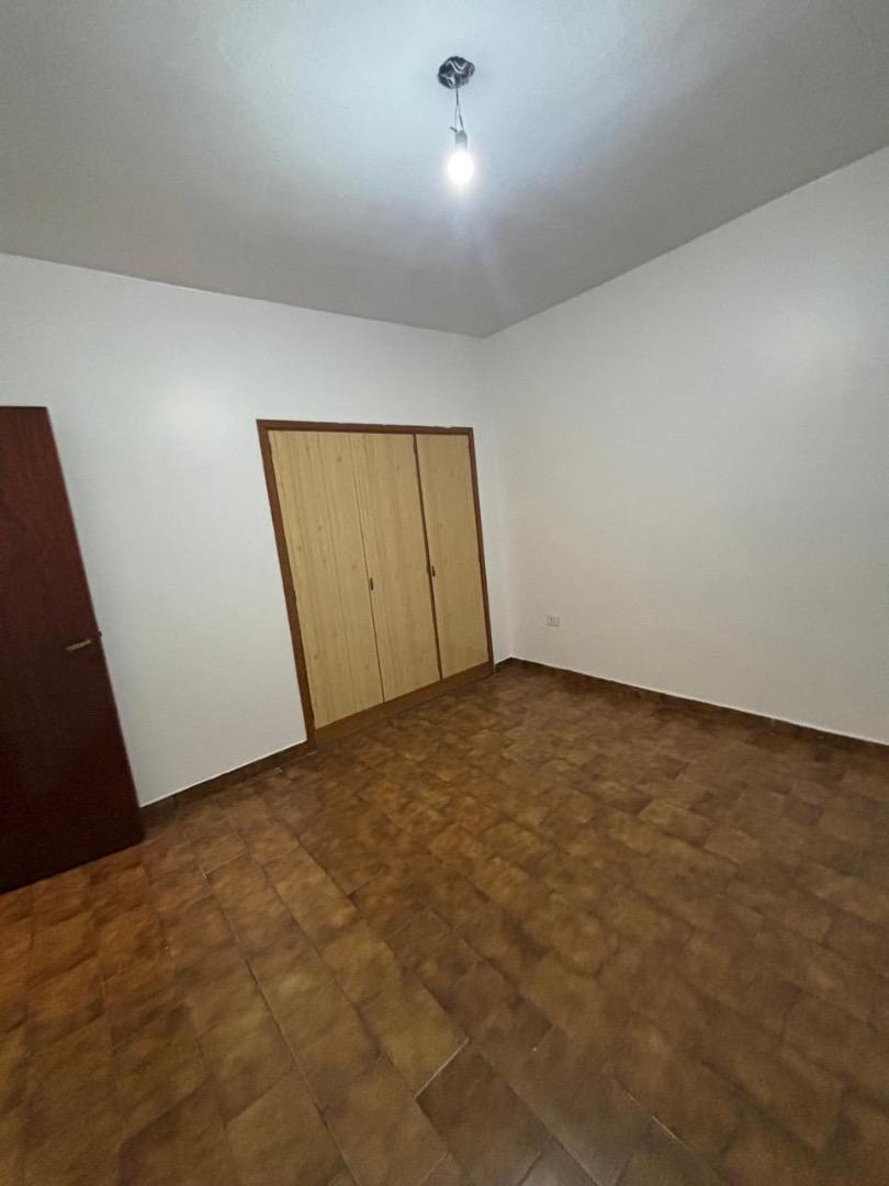 Casa de 3 ambientes en alquiler en Luis Guillon