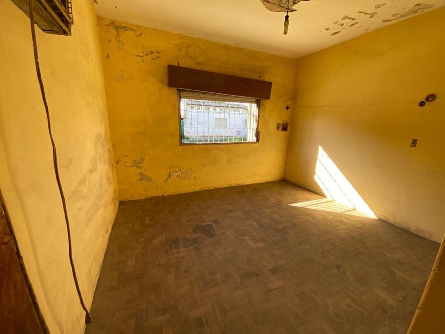 CASA A RECICLAR - 3 AMBIENTES  CON LOCAL - MERLO