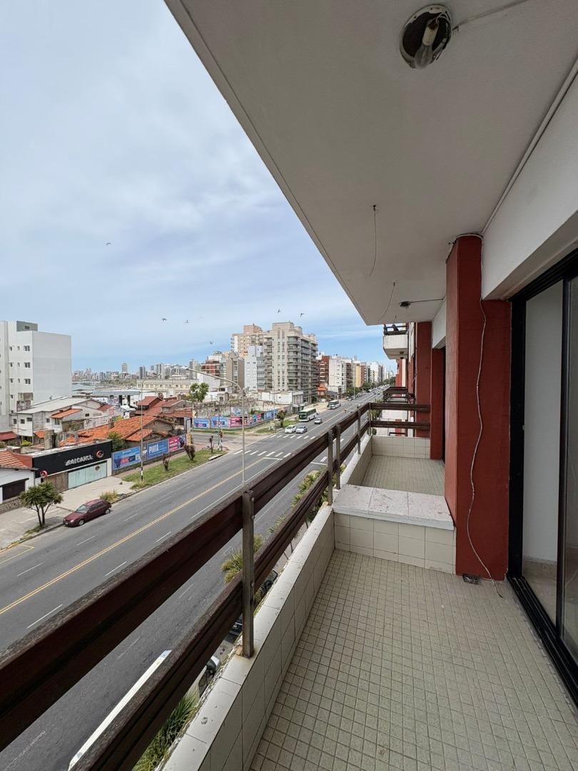 Departamento en Alquiler en La Perla Sur, USD 1.200
