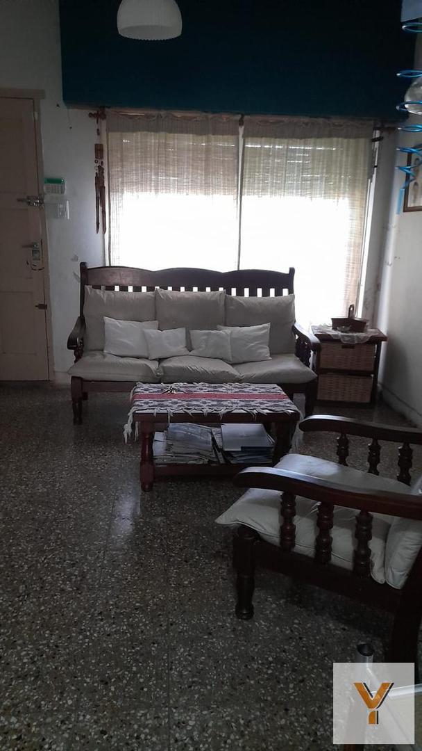 Casa en venta - 2 Dormitorios 1 Baño - Cochera - 300Mts2 - Ringuelet
