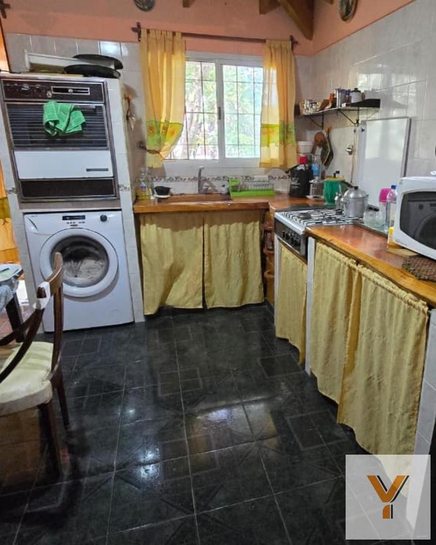 Casa 5 ambientes con 2 baños