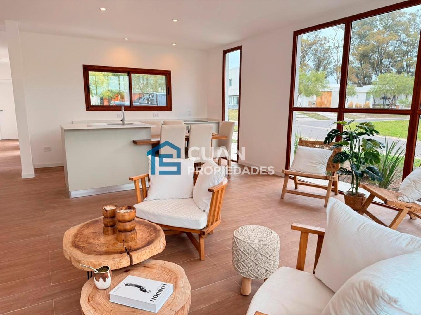 Casa 4 ambientes con 3 baños