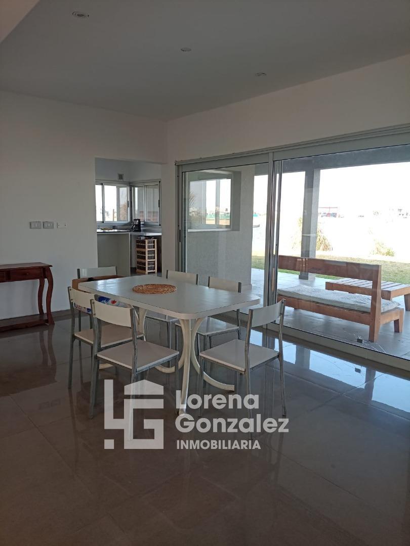 Casa en Alquiler con 4 cocheras