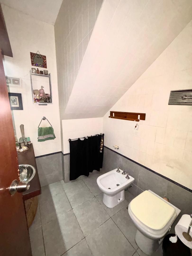 Casa 5 ambientes con 4 baños