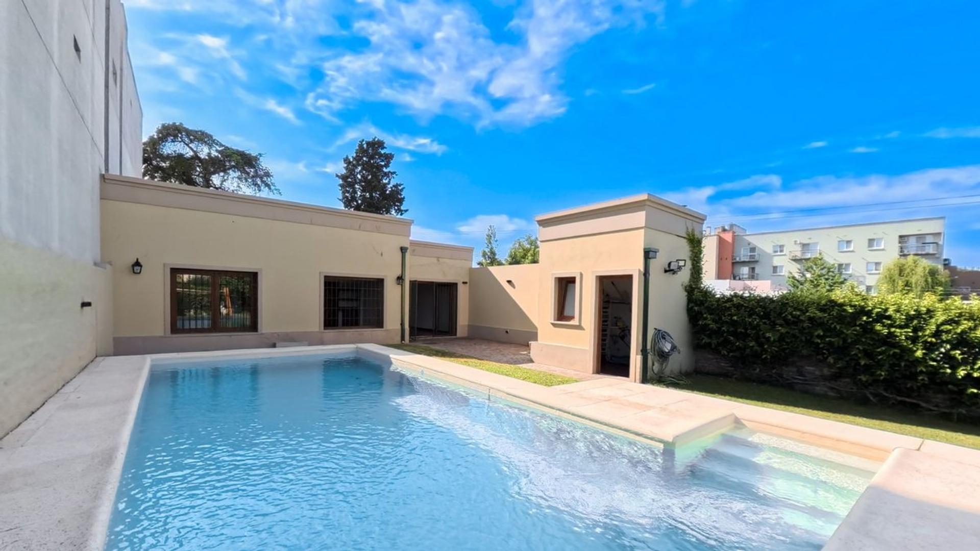 Exclusiva Residencia de Categoría en Luján Centro