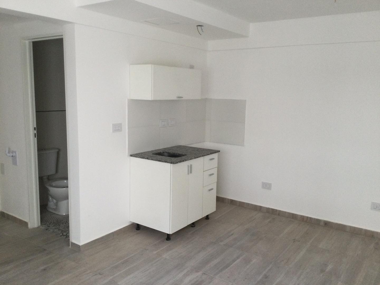 Av. Hipólito Yrigoyen 7700 , Piso PB