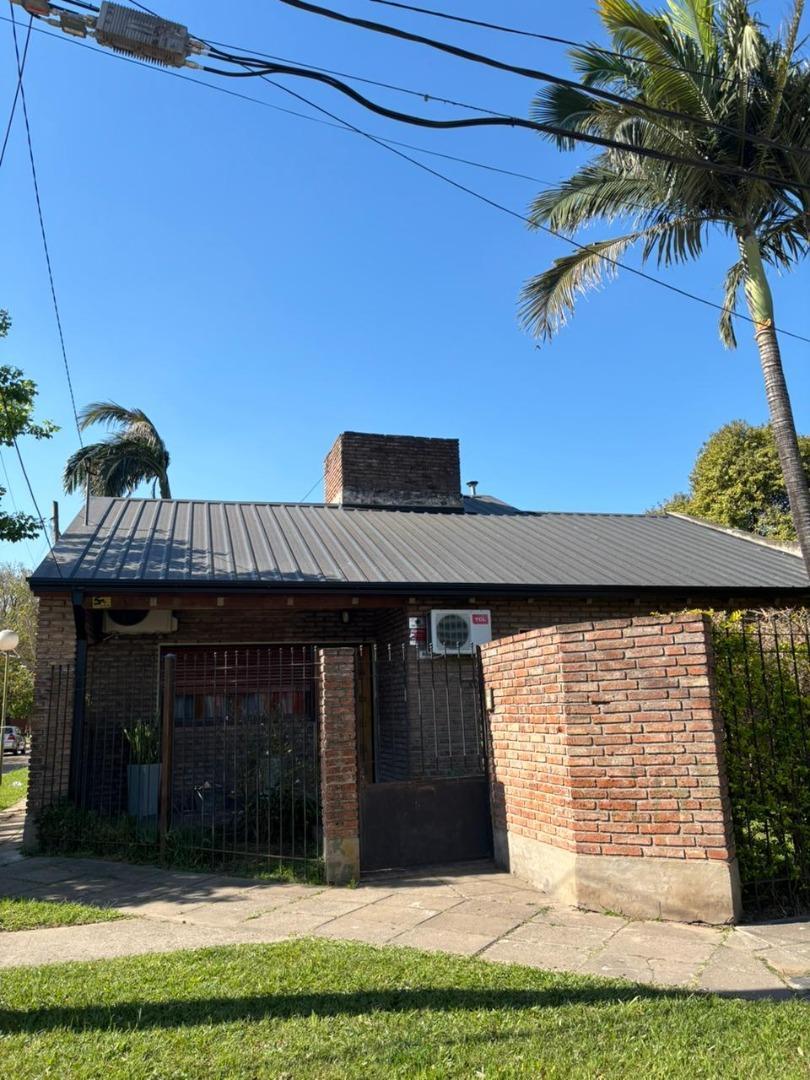 EXELENTE CASA MODERNIZADA EN BARRIO JUDICIALES