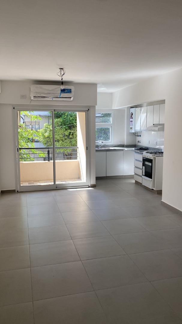 Depto monoambiente con balcon y placard completo