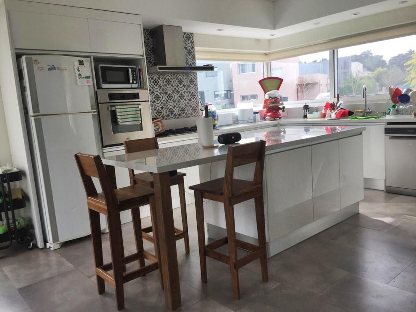 Casa en Venta en Los Olivares, USD 300.000