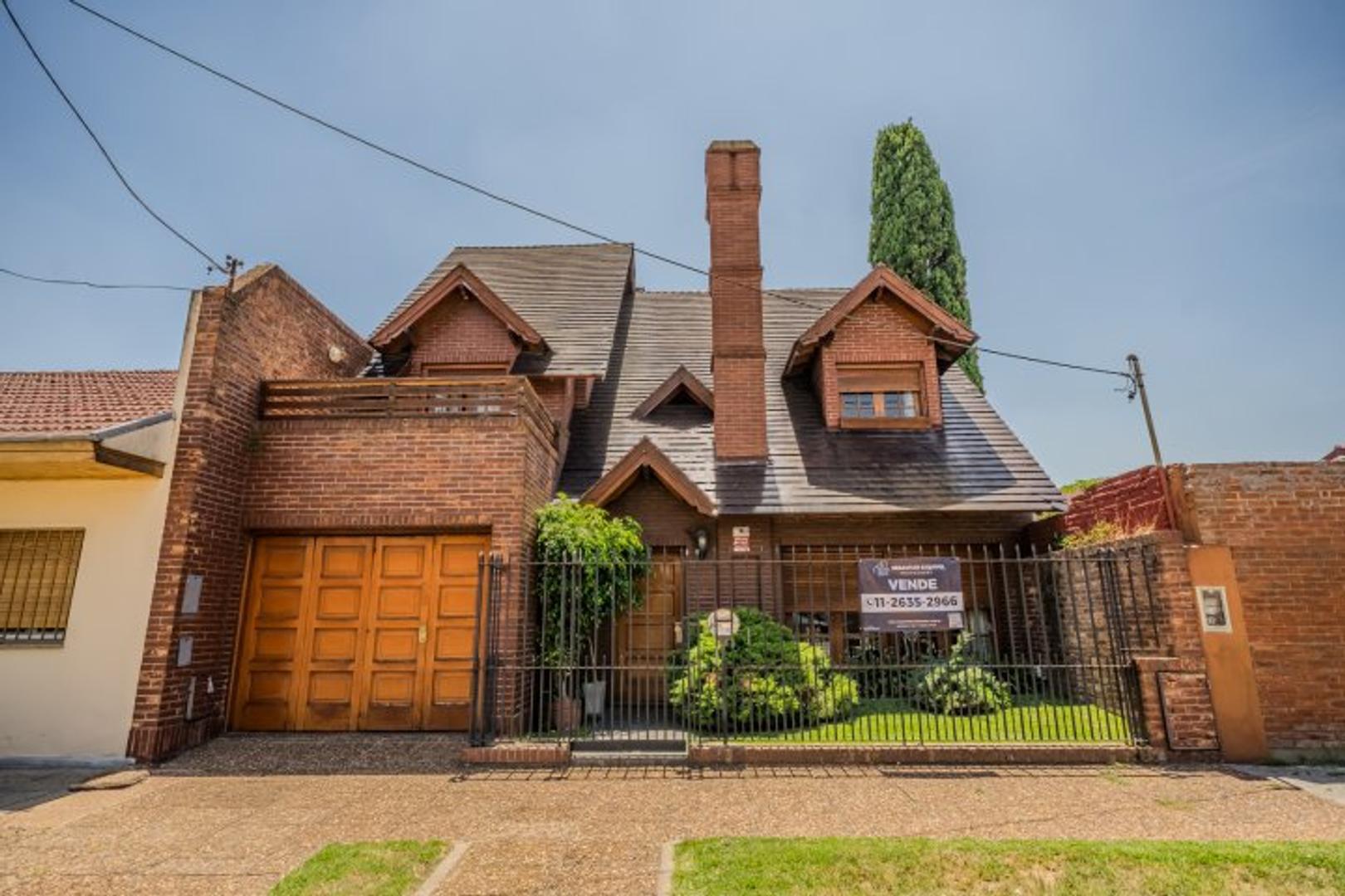 Casa tipo Chalet | 5 Ambientes | 2 Plantas | Patio y Balcón | Ramos Mejía