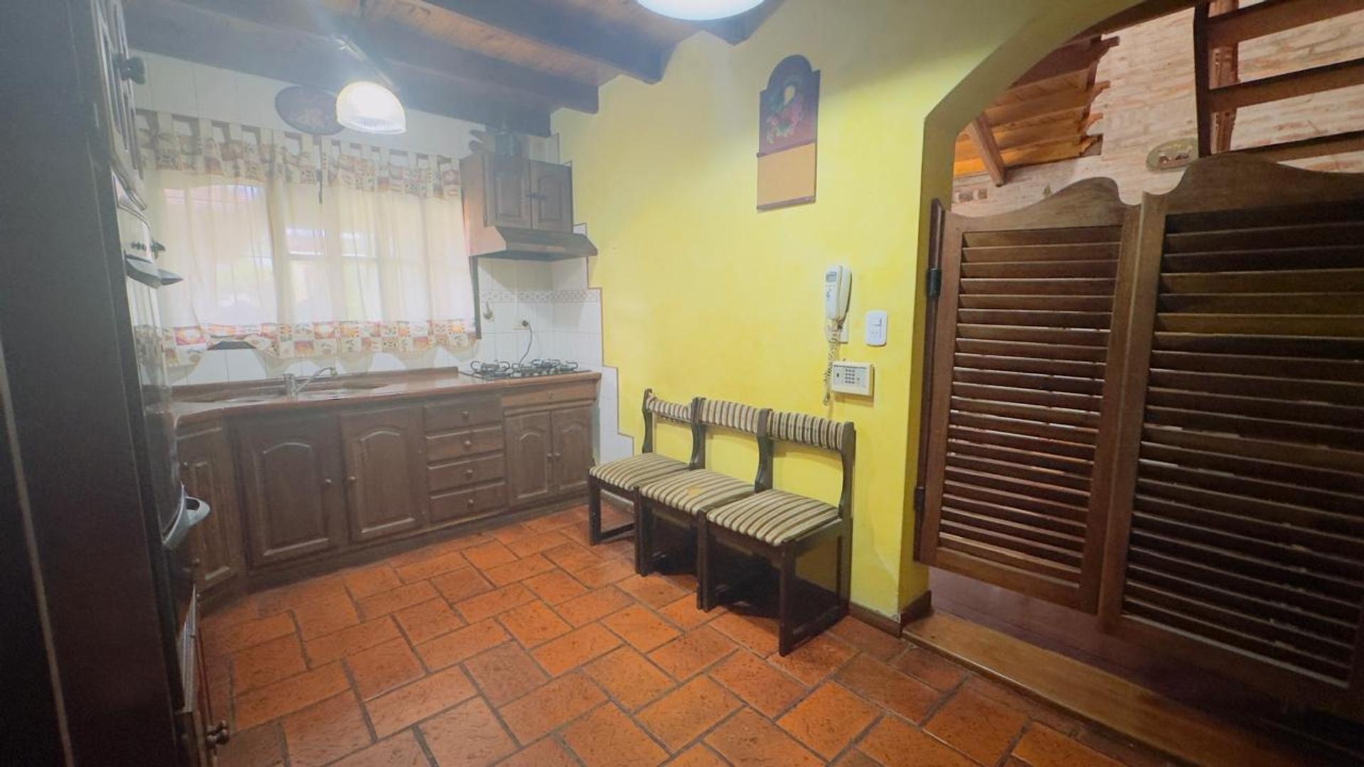 Casa 3 ambientes con 1 baño