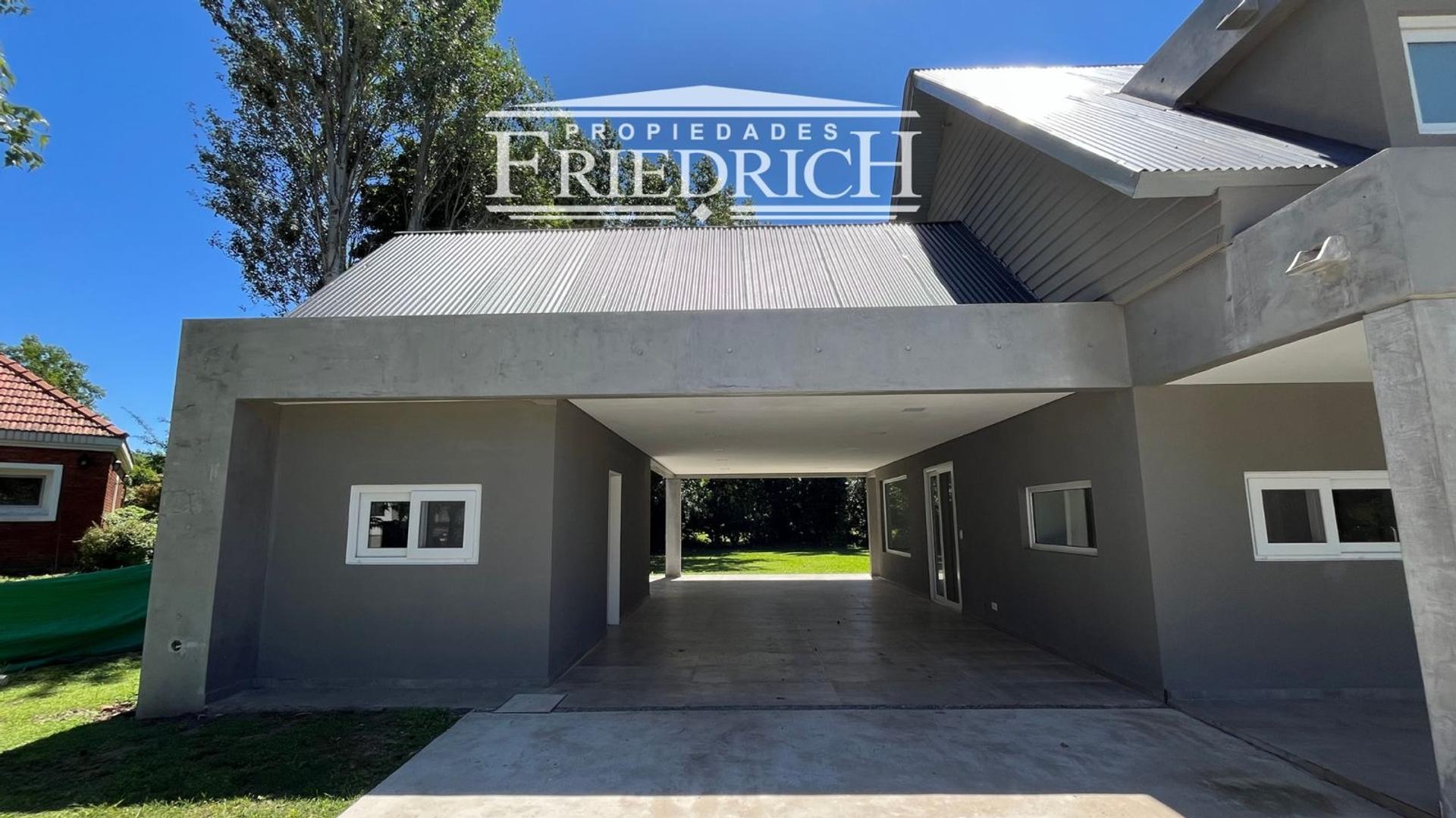 Casa 6 ambientes con 5 baños