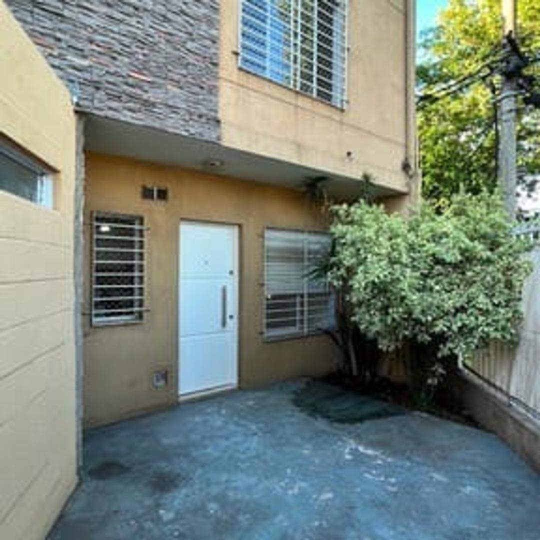 casa duplex en venta 3 ambientes V.Ballester