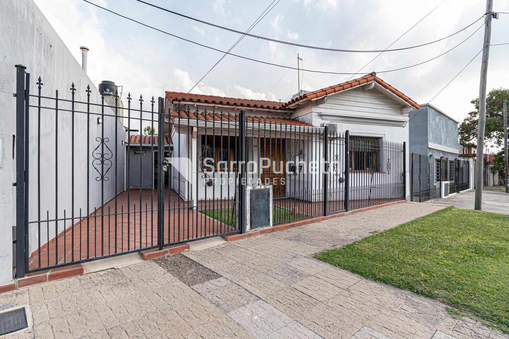 Venta casa 3 ambientes con jardin y parrilla en Palomar