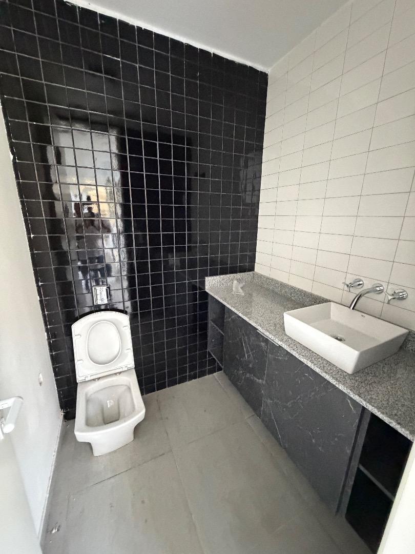 Casa en Alquiler con 2 cocheras