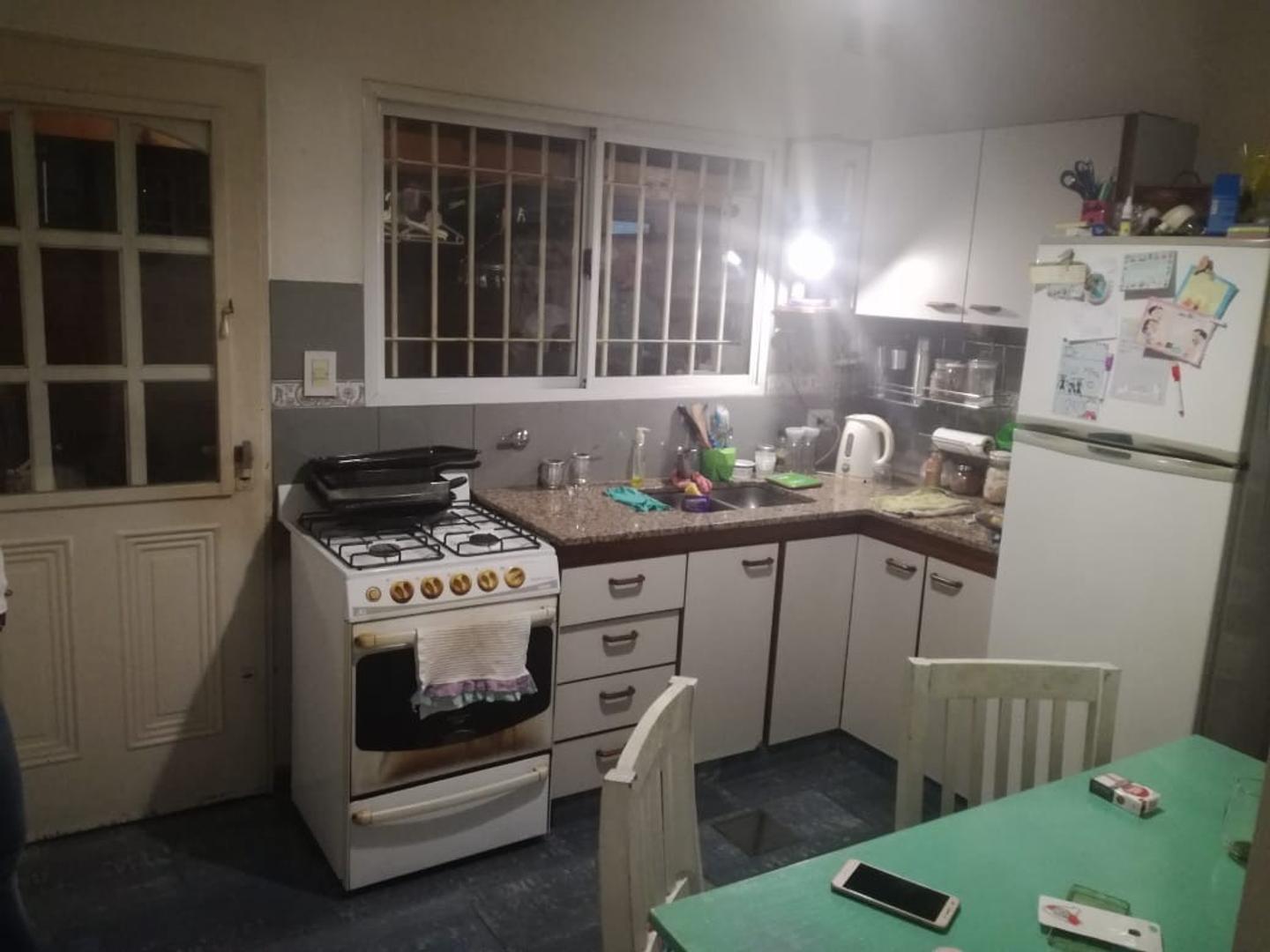 Casa 3 ambientes con 2 baños