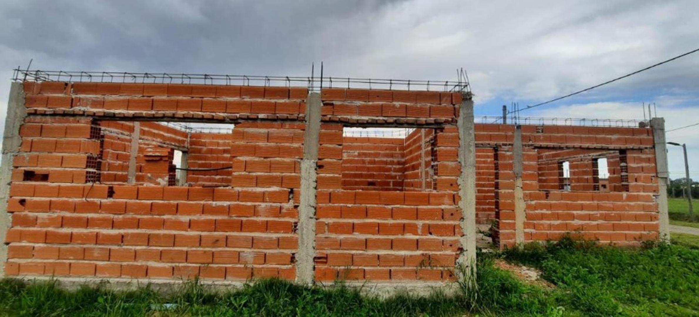 CASA EN VENTA A TERMINAR 131 y 627 ARANA BARRIO TERRANOVA