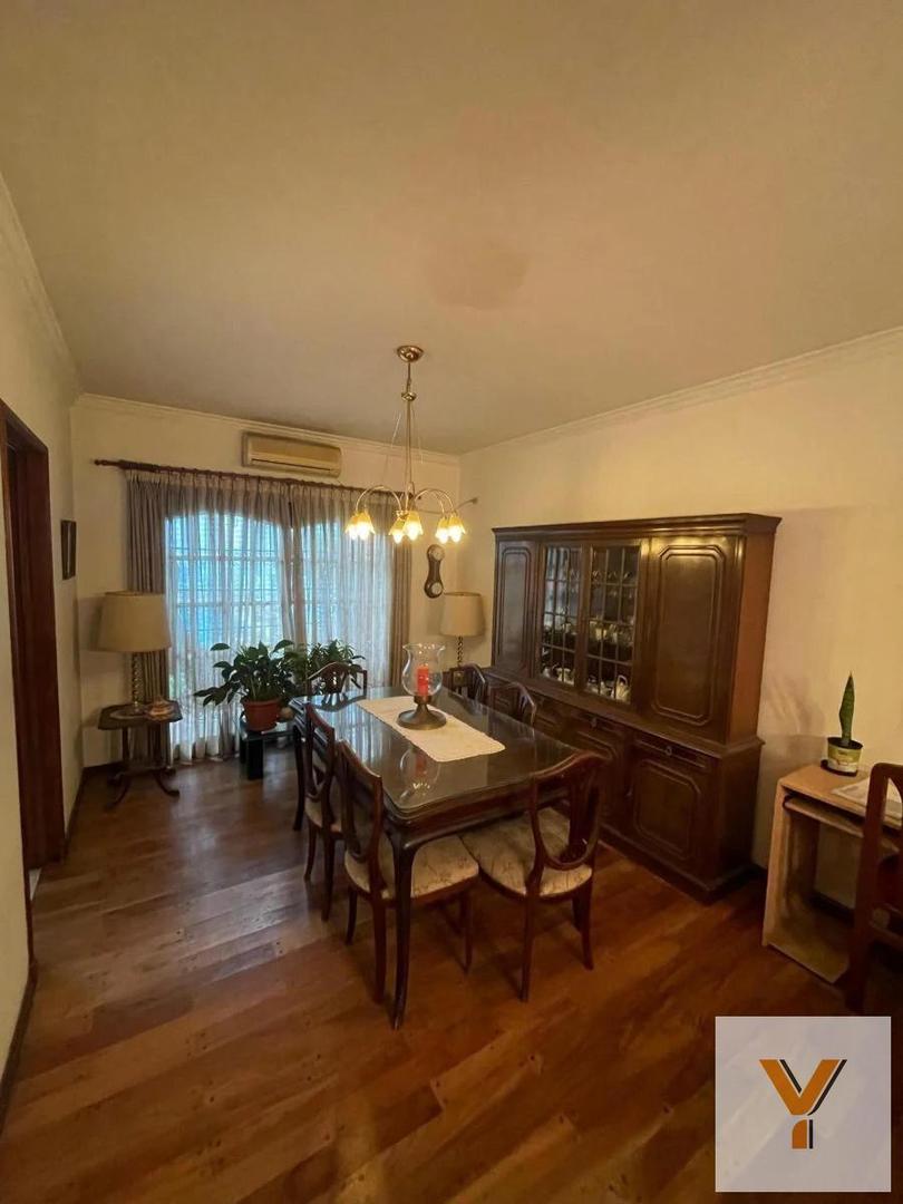 Casa en venta - 5 Dormitorios 3 Baños - 300Mts2 - Tres de Febrero