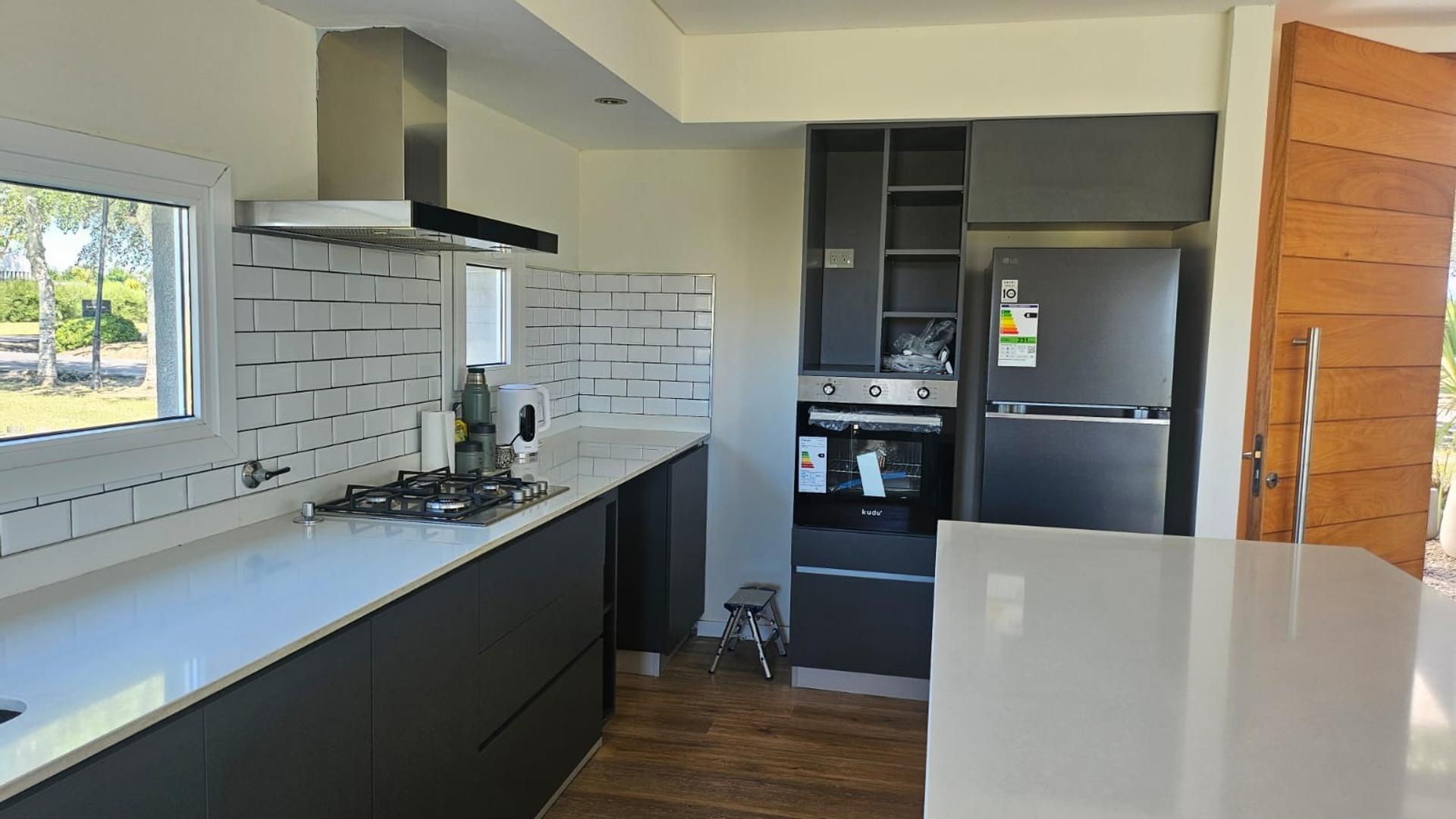 Casa en Venta con 4 cocheras