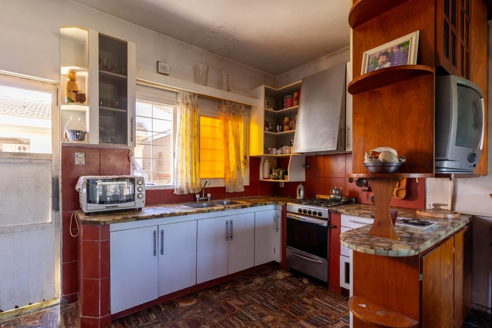 Casa en Venta con 4 cocheras