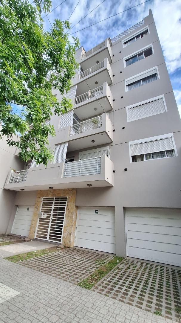 Departamento de 2 amb  en Castelar - op Uso Prof C/COCHERA