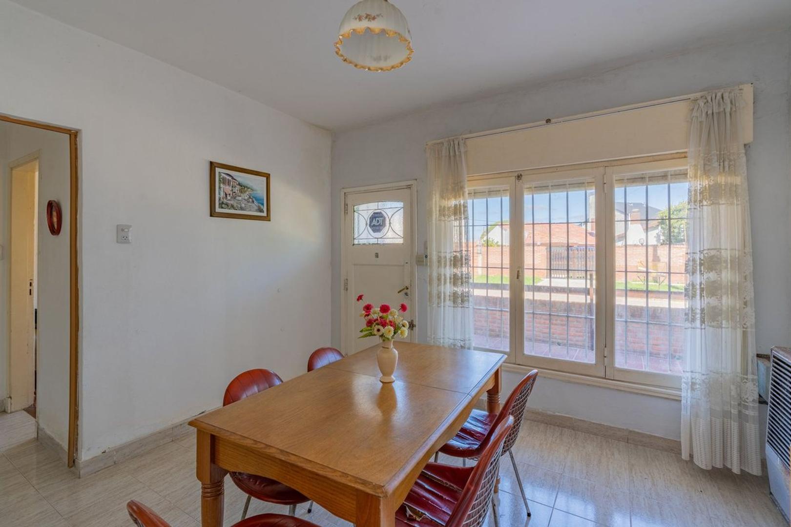 Casa 3 ambientes con 2 baños