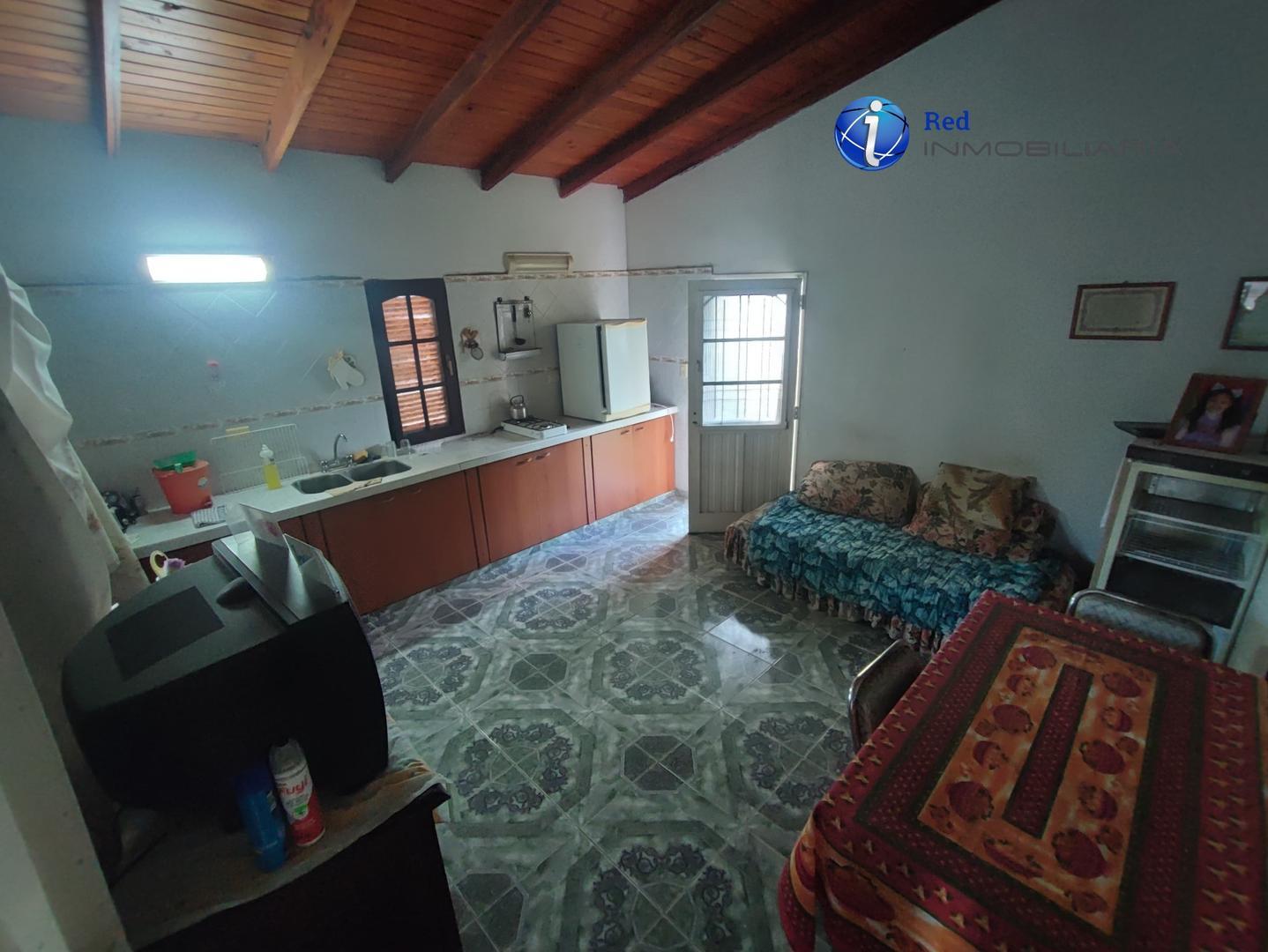 CASA CENTRICA SOBRE AVENIDA EN PUEBLO BELGRANO