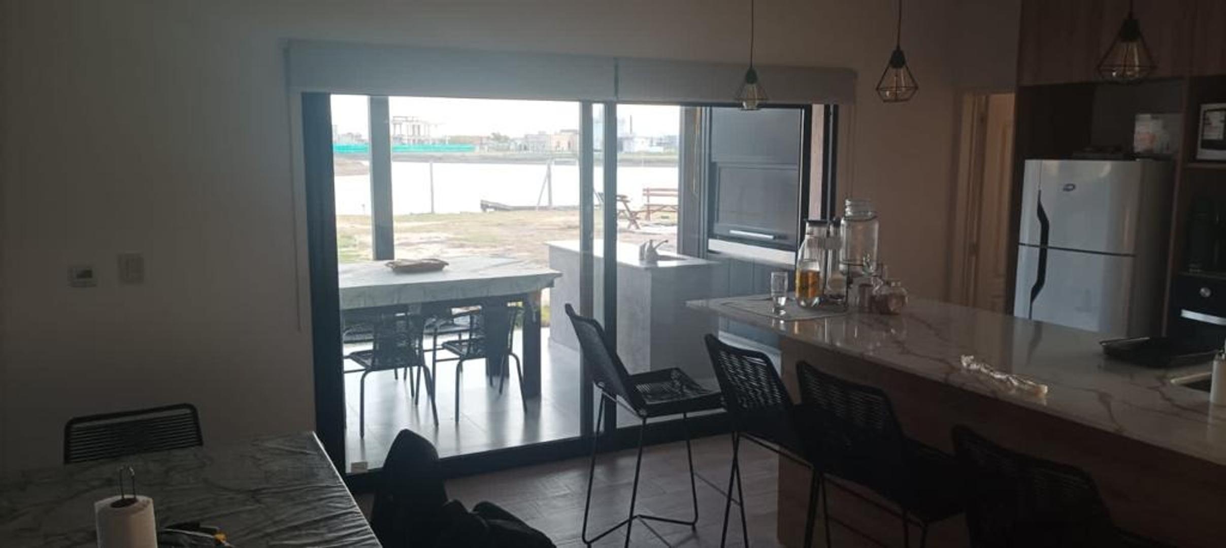 Casa 4 ambientes con 3 baños