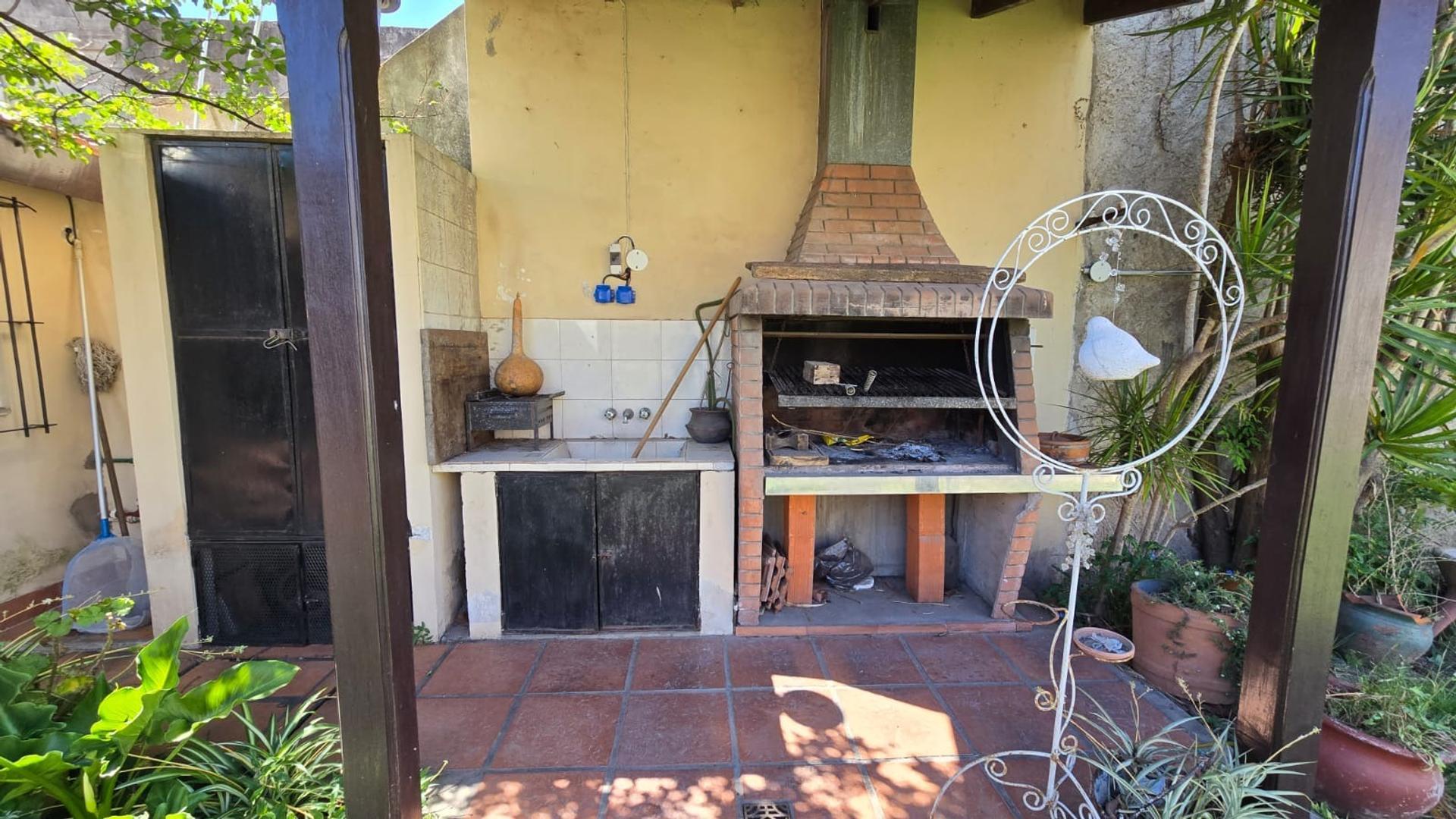 Casa 2 ambientes con 1 baño