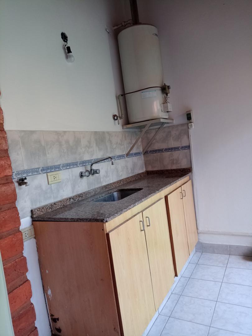 Depto Tipo Casa en Alquiler con 1 cocheras