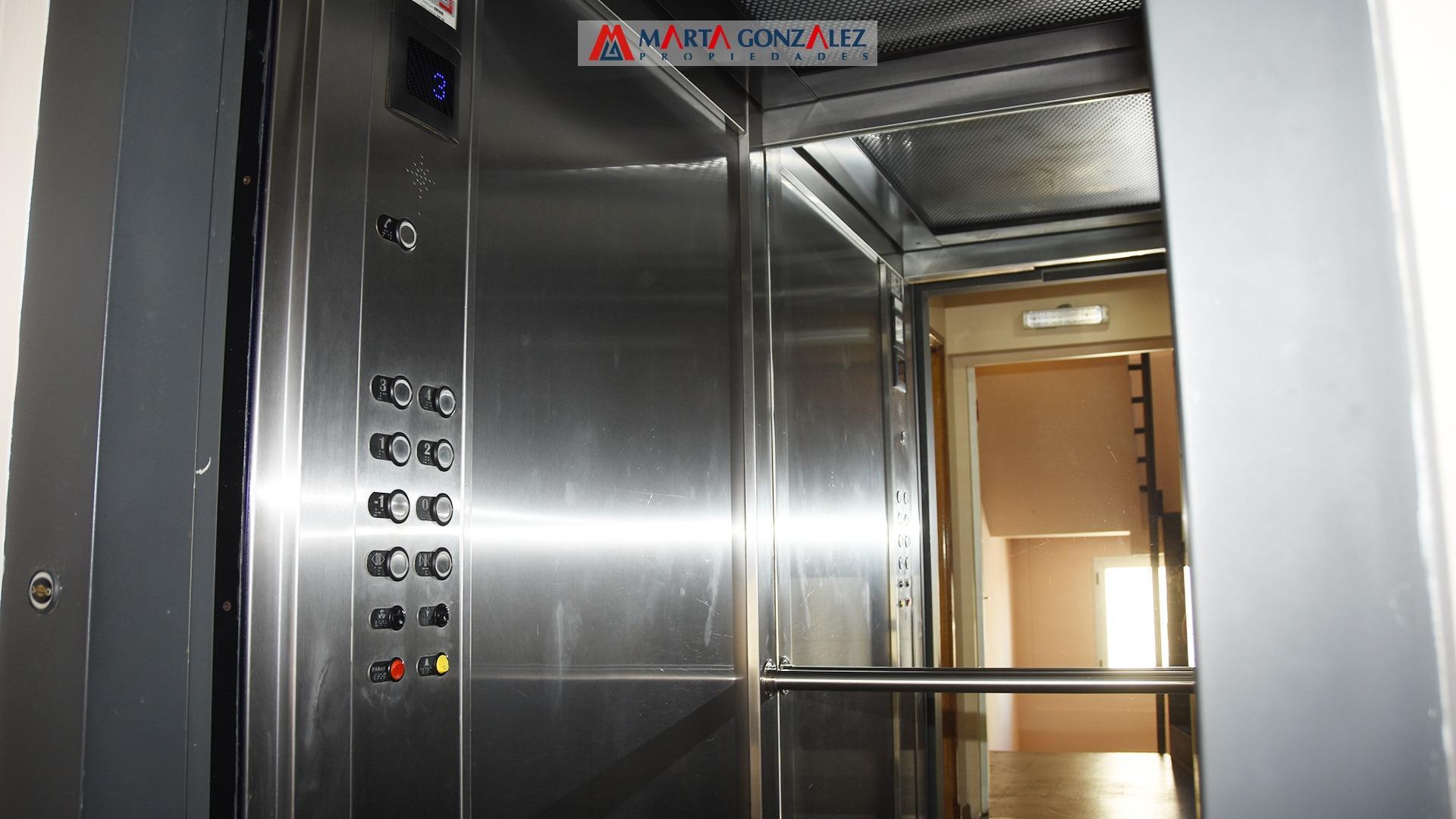 Departamento en Alquiler con 2 cocheras