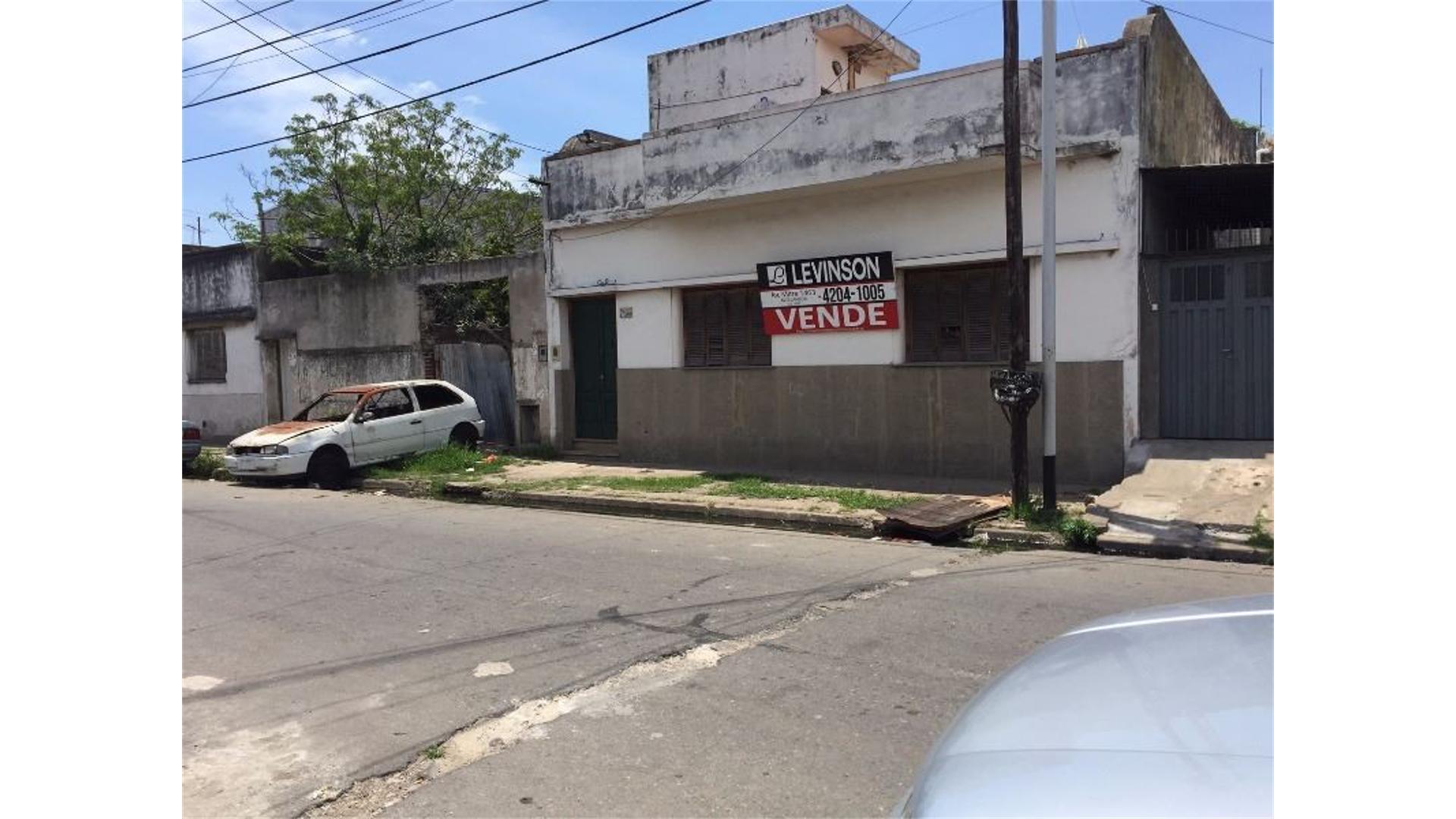 casa de 2 dormitorios sobre lote de 8.66 X 25 (217 m2). Cuen