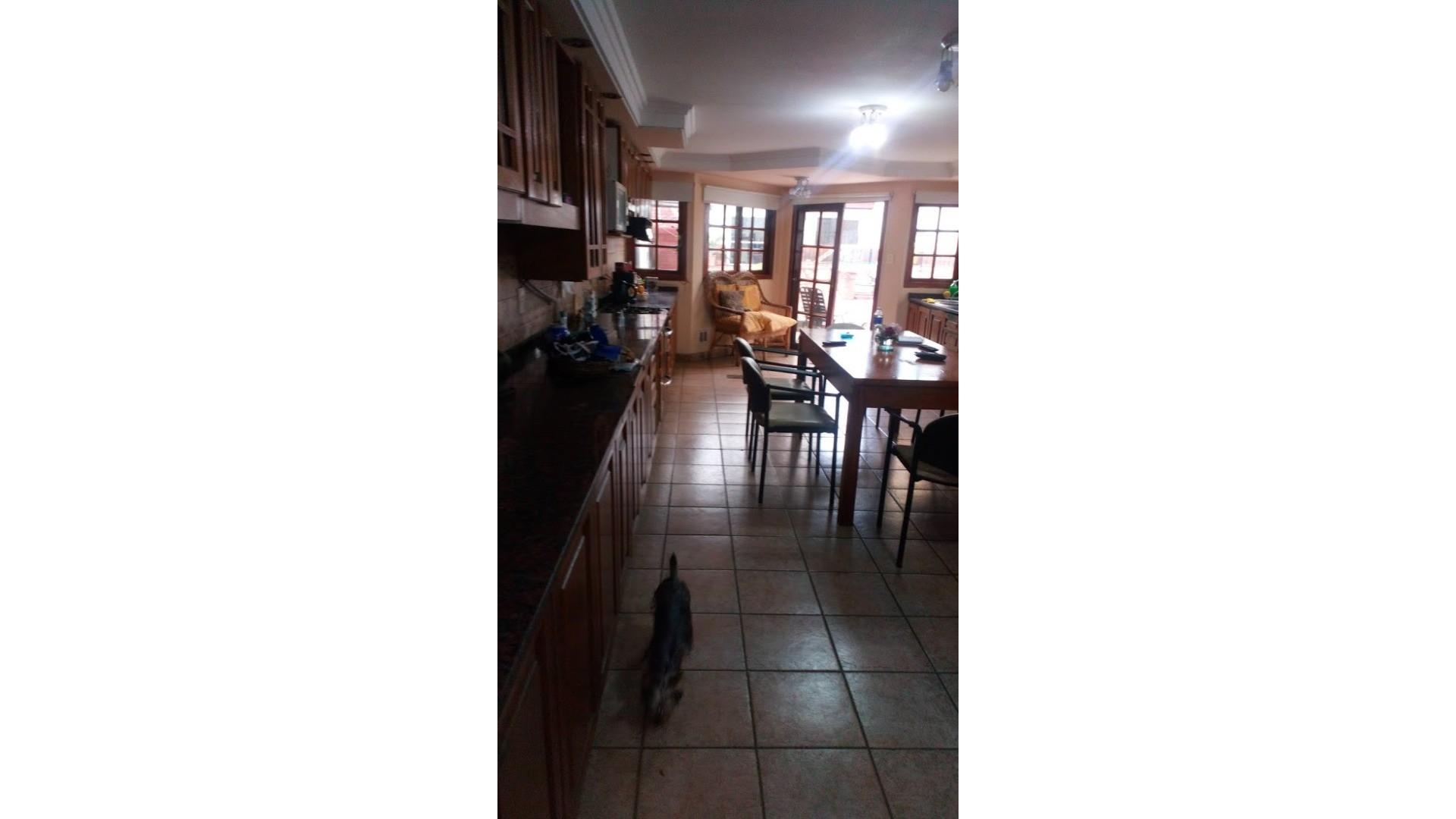 Casa 5 ambientes con 4 baños