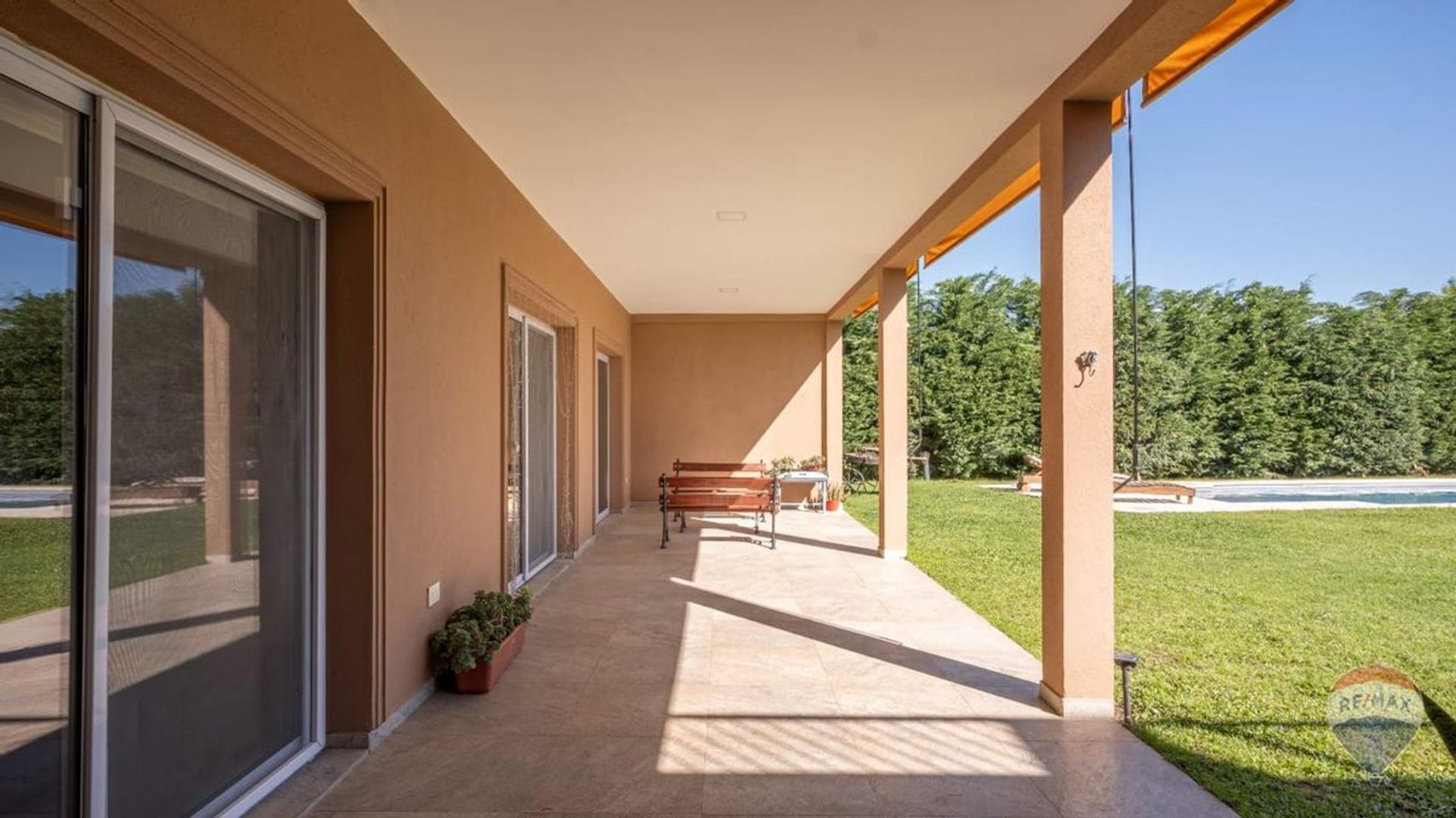 Casa en Venta con 2 cocheras