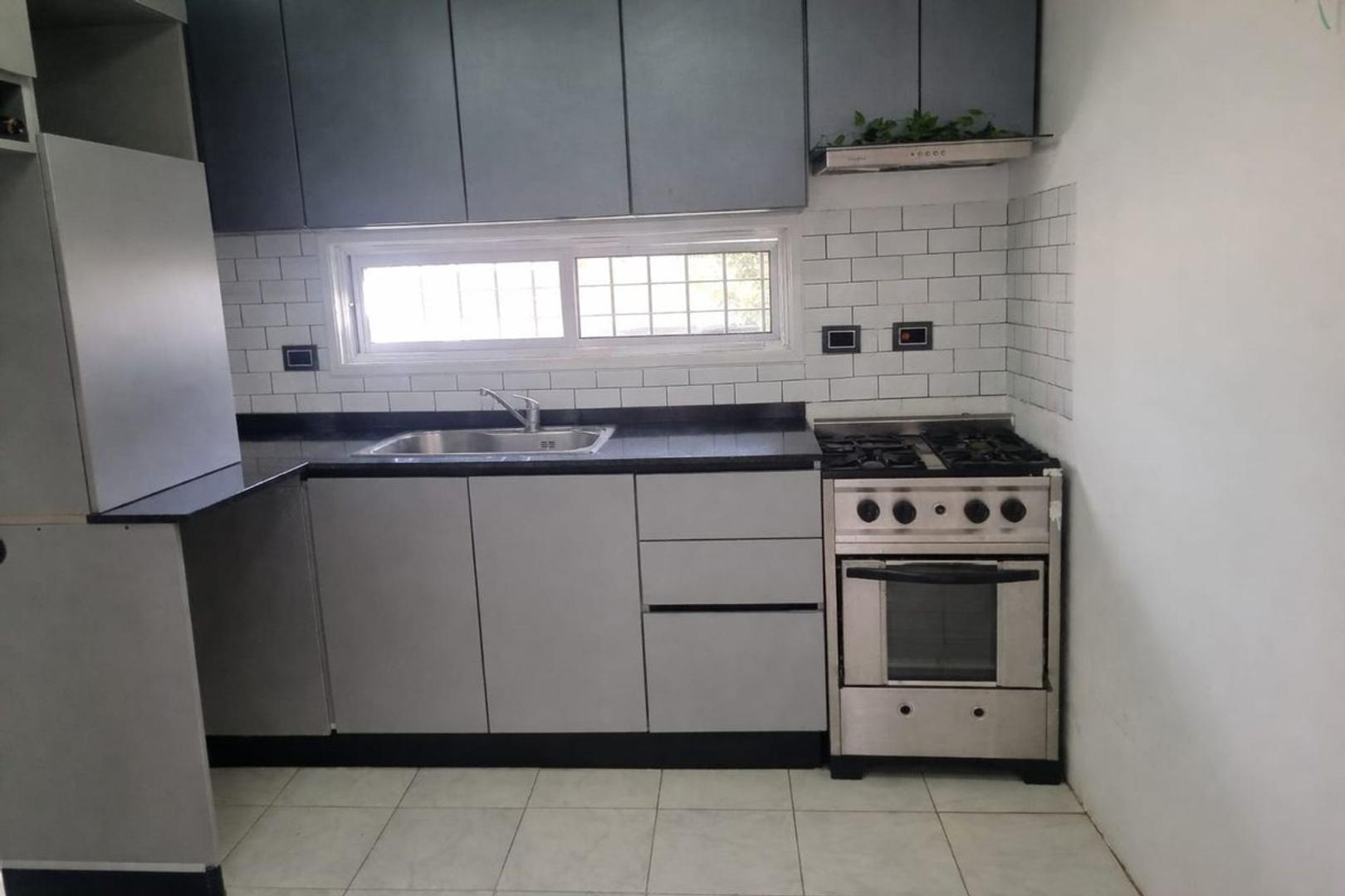 VENTA CASA 2 DORMITORIOS COCHERA, PILETA IBARLUCEA
