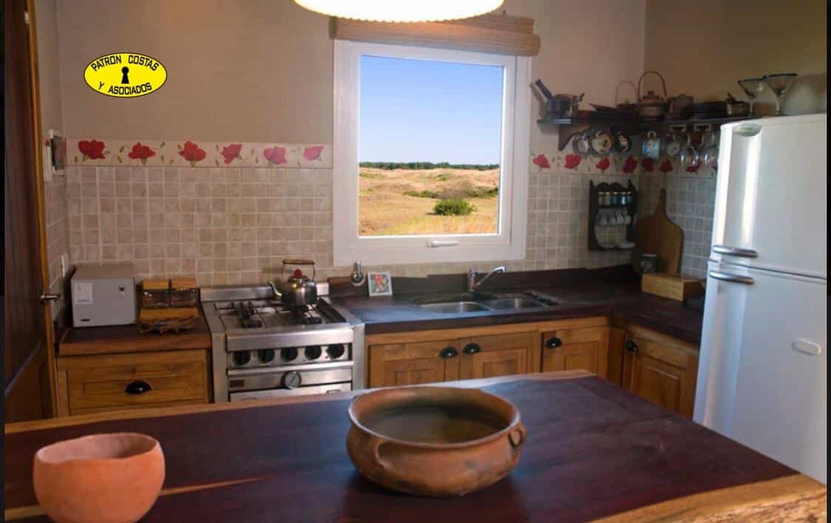 Casa 4 ambientes con 2 baños