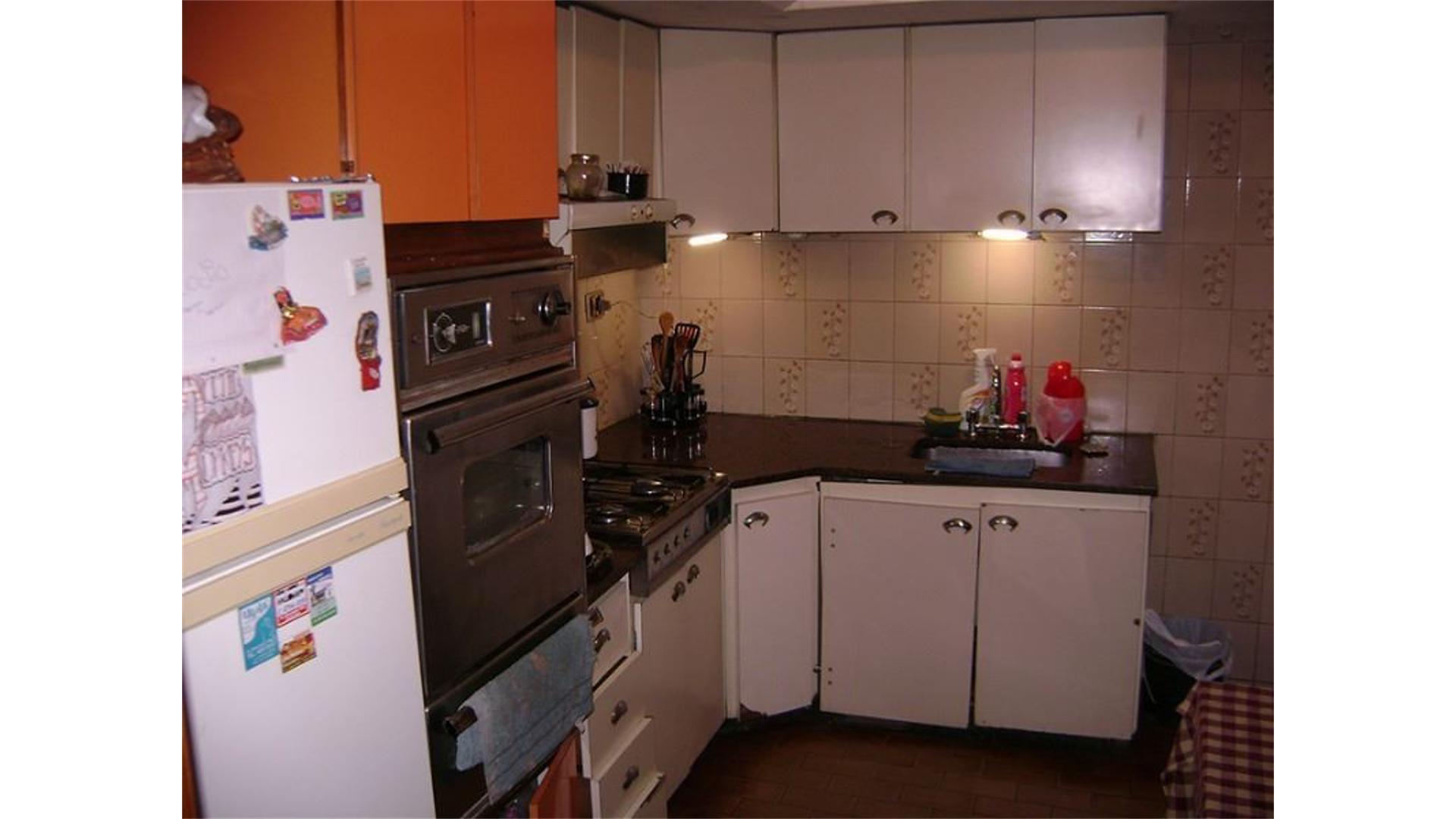 CASA 2 DORMITORIOS CON LOCAL O GARAGE 119 m2 CUBIERTOS