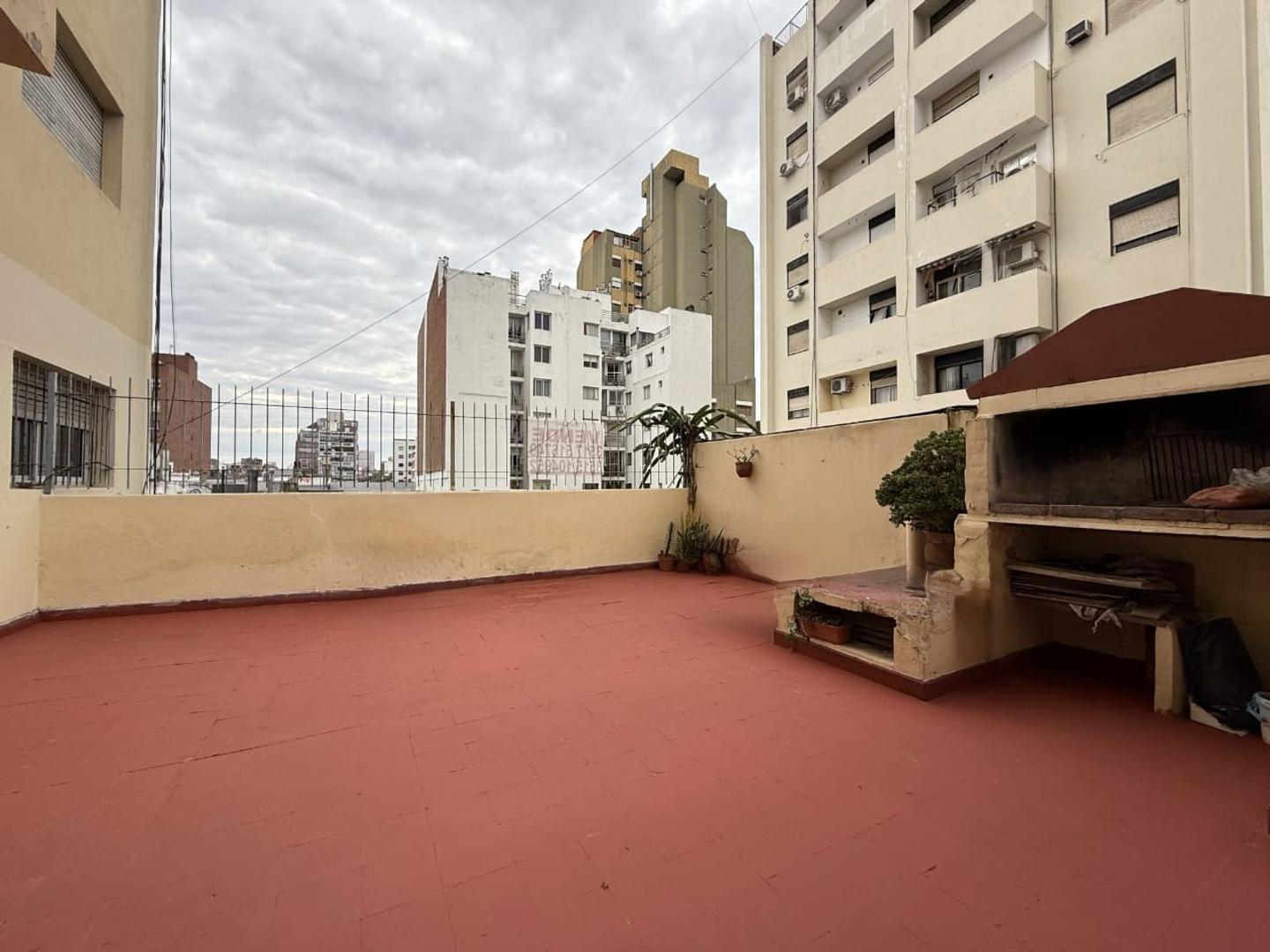 DEPARTAMENTO AV. COLÓN .CENTRO,CON TERRAZA